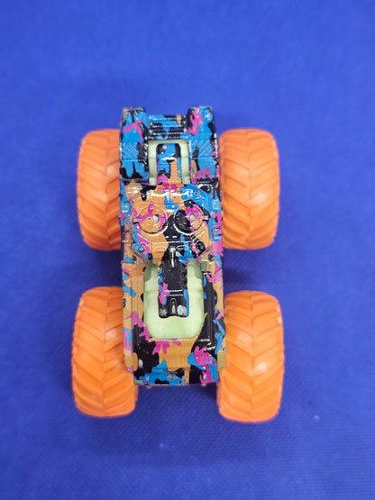 Hot Wheels Monster Trucks Invader Tank Glow In The Dark 164 Mattel Loose2