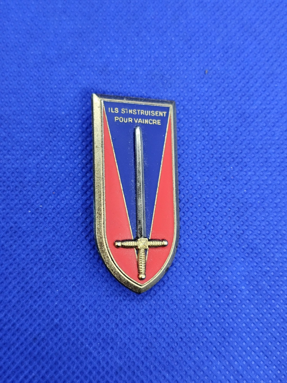 Insigne Militaire Saint-Cyr Ils s'instruisent pour vaincre Y Delsart H2430