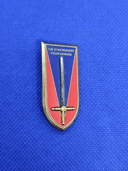 Insigne Militaire Saint-Cyr Ils s'instruisent pour vaincre Y Delsart H2430