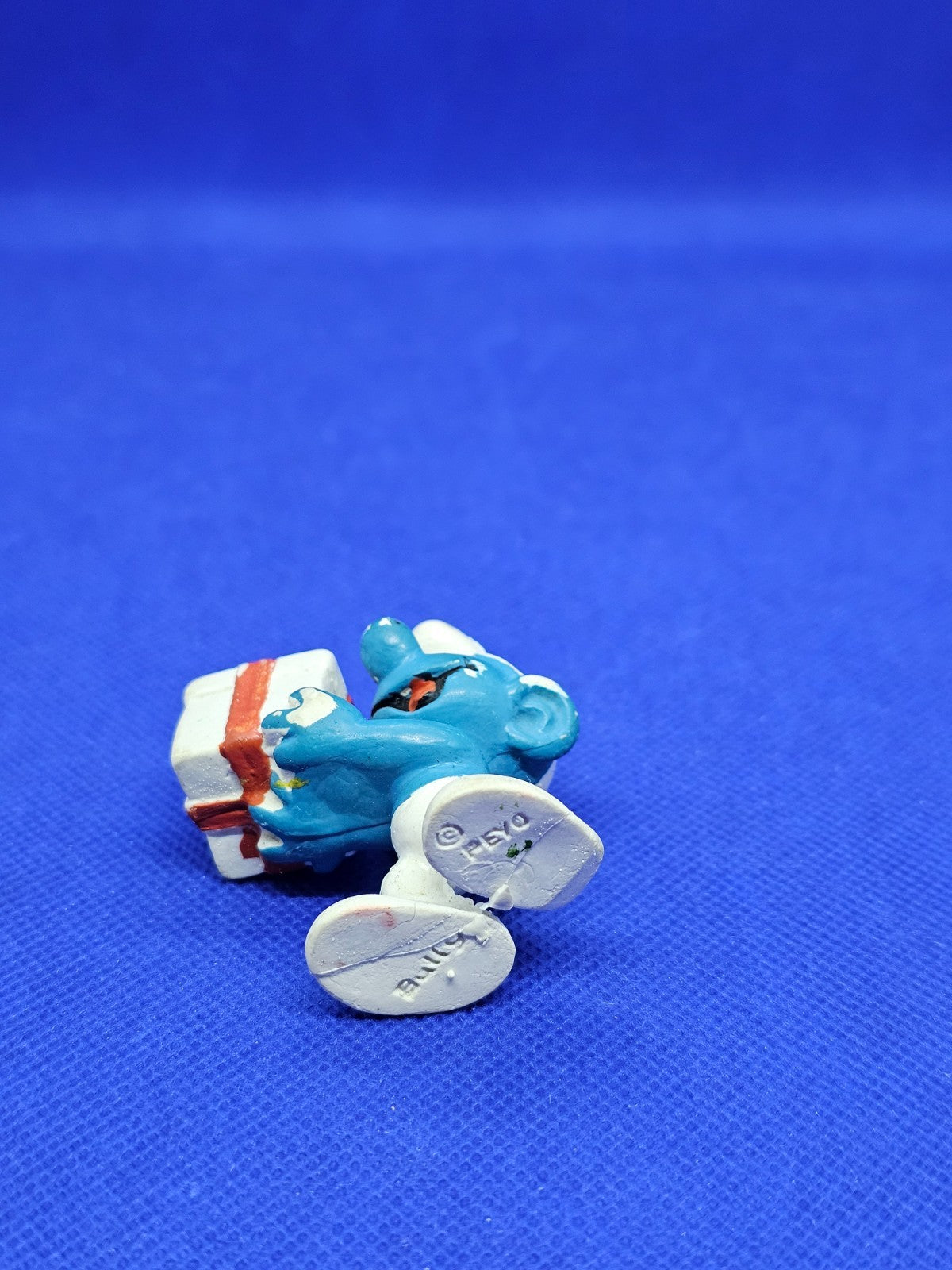 Schtroumpf avec cadeau Farceur 20086 Les Schtroumpfs Bully Peyo vintage2