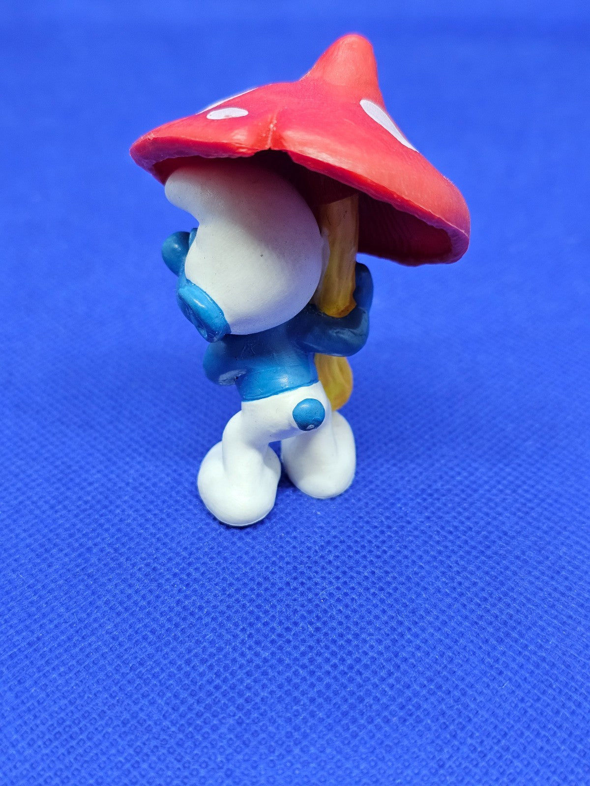 Schtroumpf avec parapluie 20118 Peyo Schleich vintage Germany 5.5 cm1