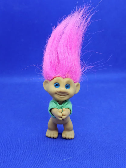 Poupée Troll Vintage Cheveux Roses Yeux Bleus Haut Vert Made in China Années 1990