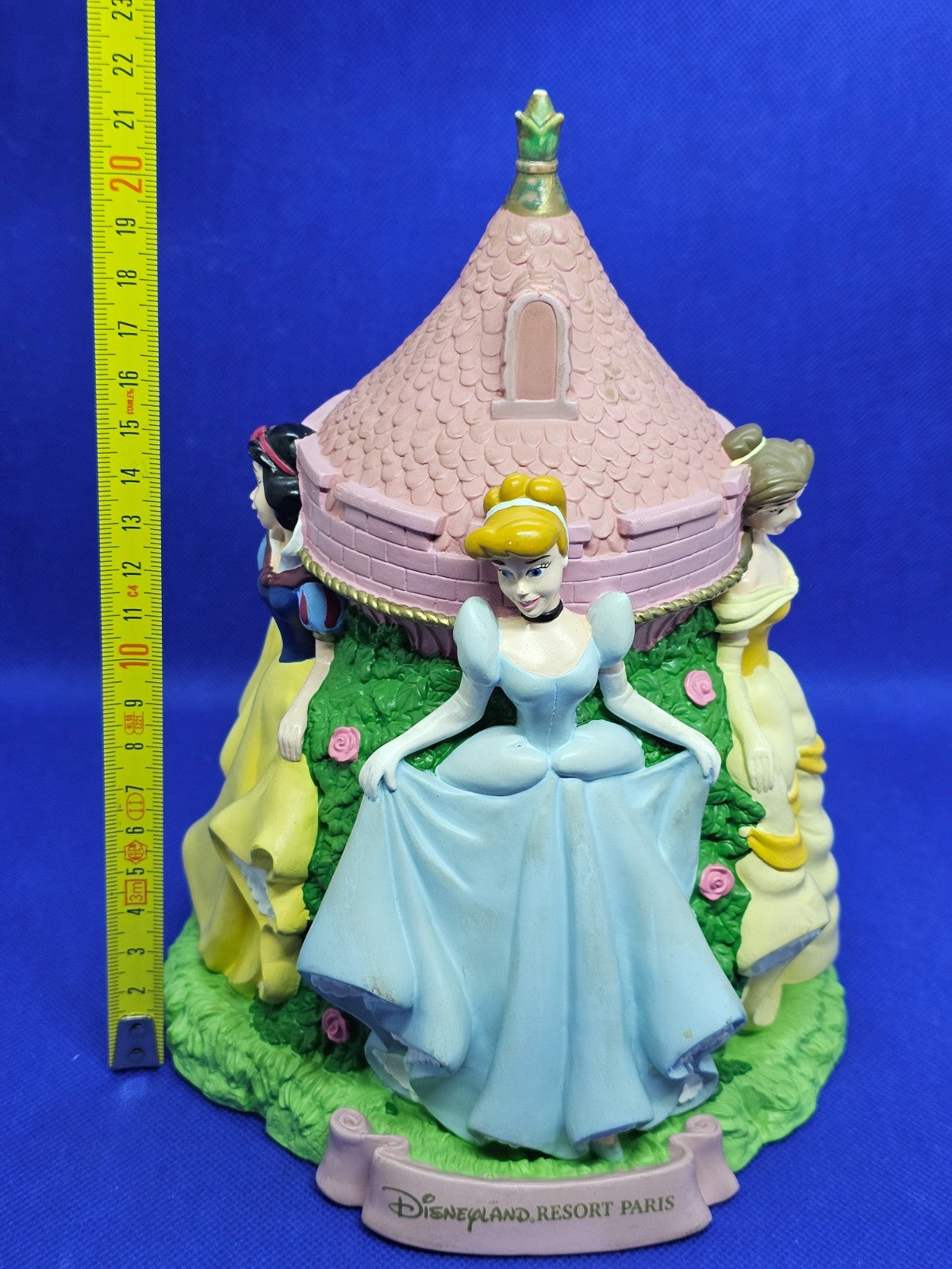 Tirelire Princesses Disney Cendrillon Belle Blanche Neige Disneyland Paris 21 cm5