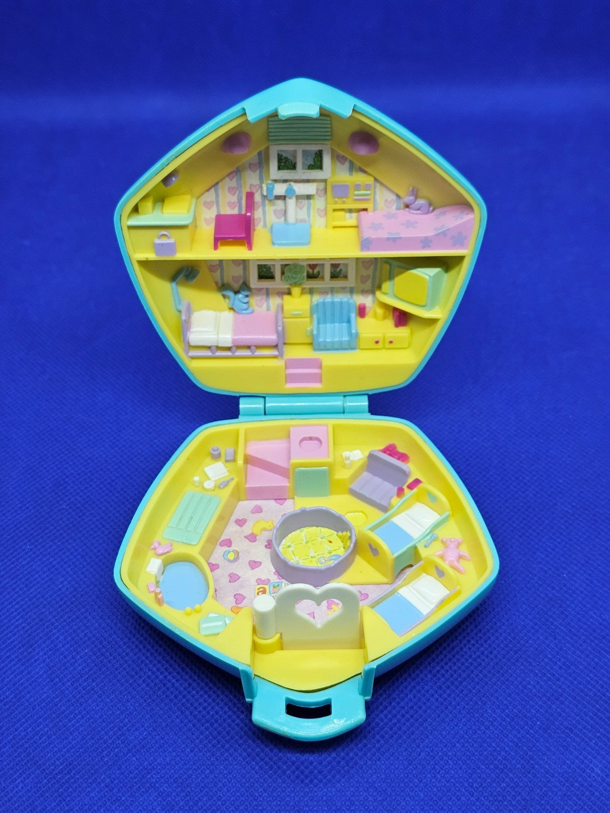 Polly Pocket Polly in the Nursery Bluebird 1992 Coffret Turquoise Vintage Incomp0
