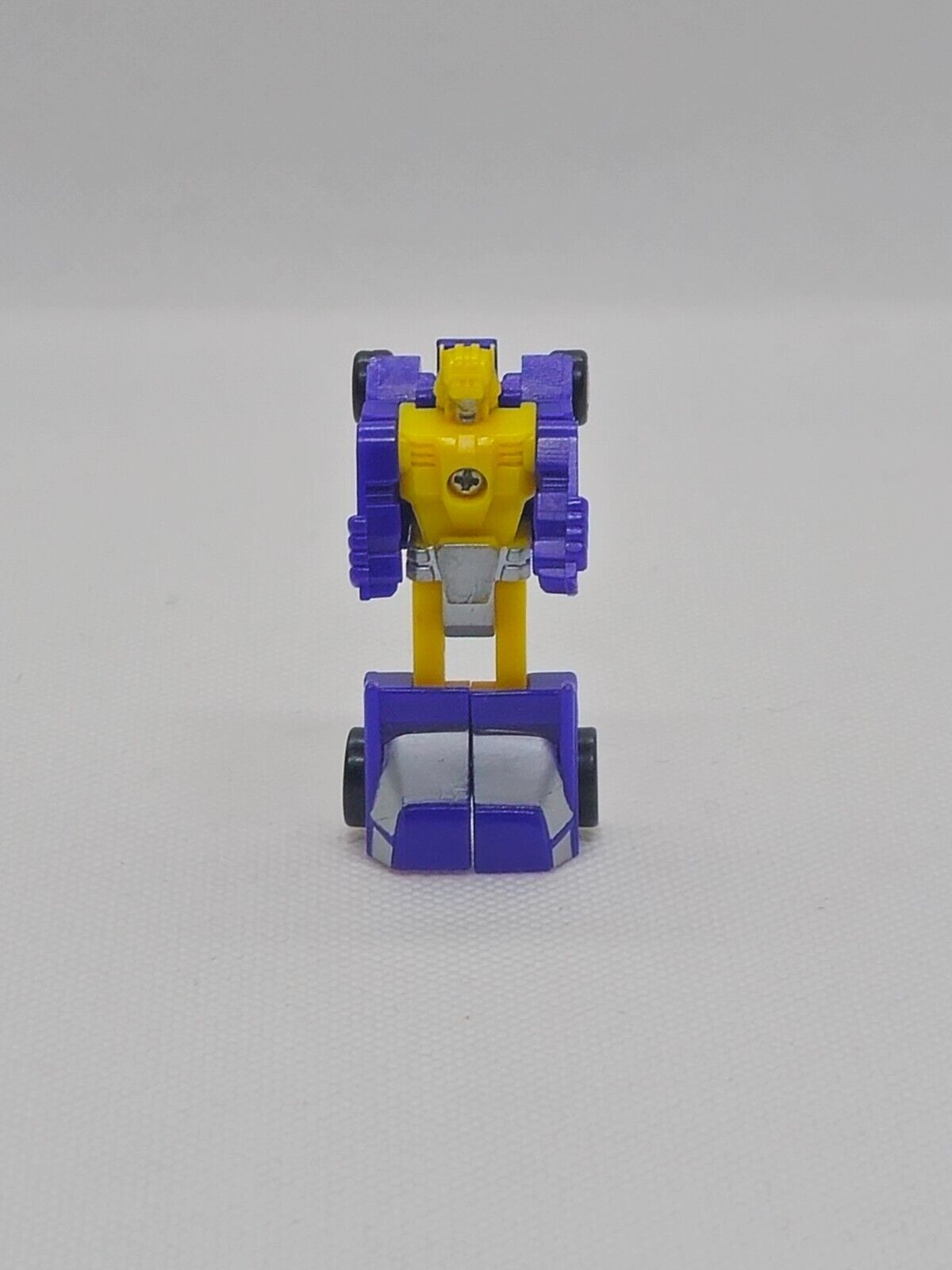 5561949