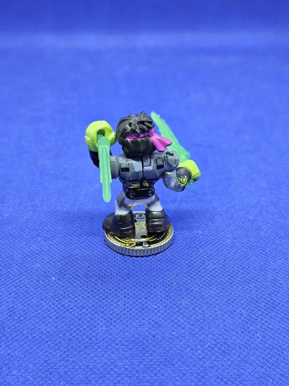 Glitchblade Akedo Série 1 Ultra Rare Moose Toys 2021 avec deux armes1