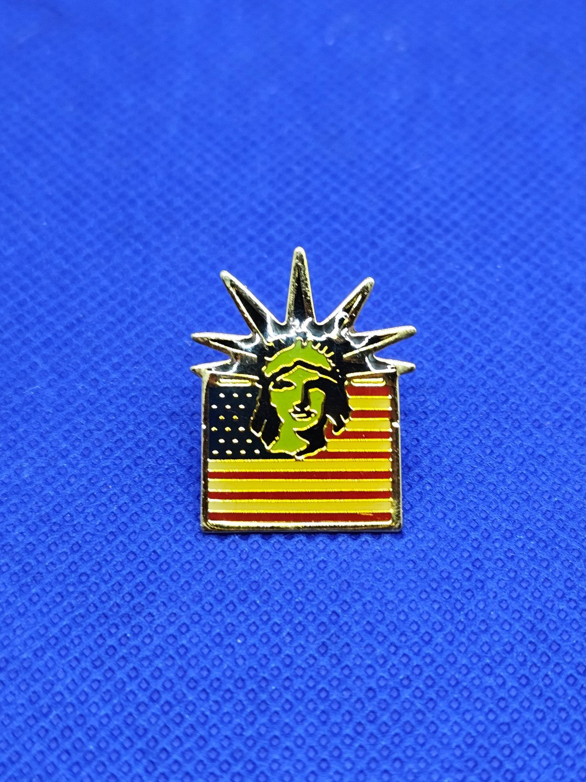 Pins Statue de la Liberté Liberty Island USA Drapeau Américain Vintage 19830