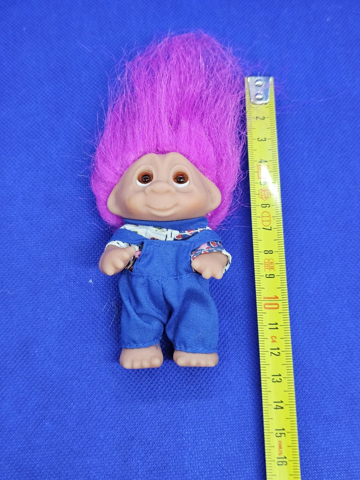 DAM Troll Vintage 1985 Cheveux Violets Salopette Bleue Good Luck Troll 12 cm1