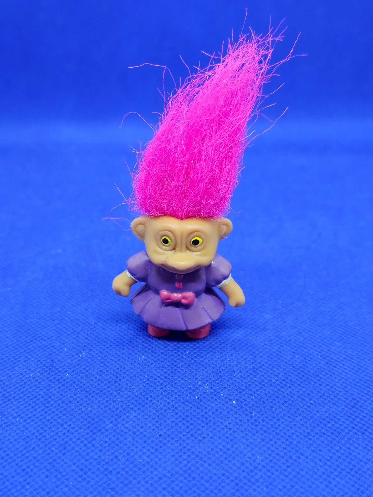 Poupée Troll Soma Cheveux Roses Robe Violette Vintage Années 1990 5 cm1