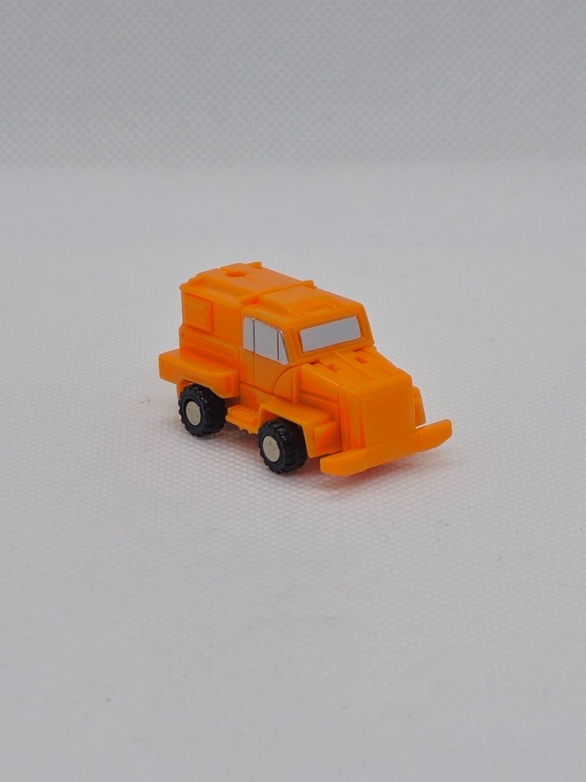 5561825