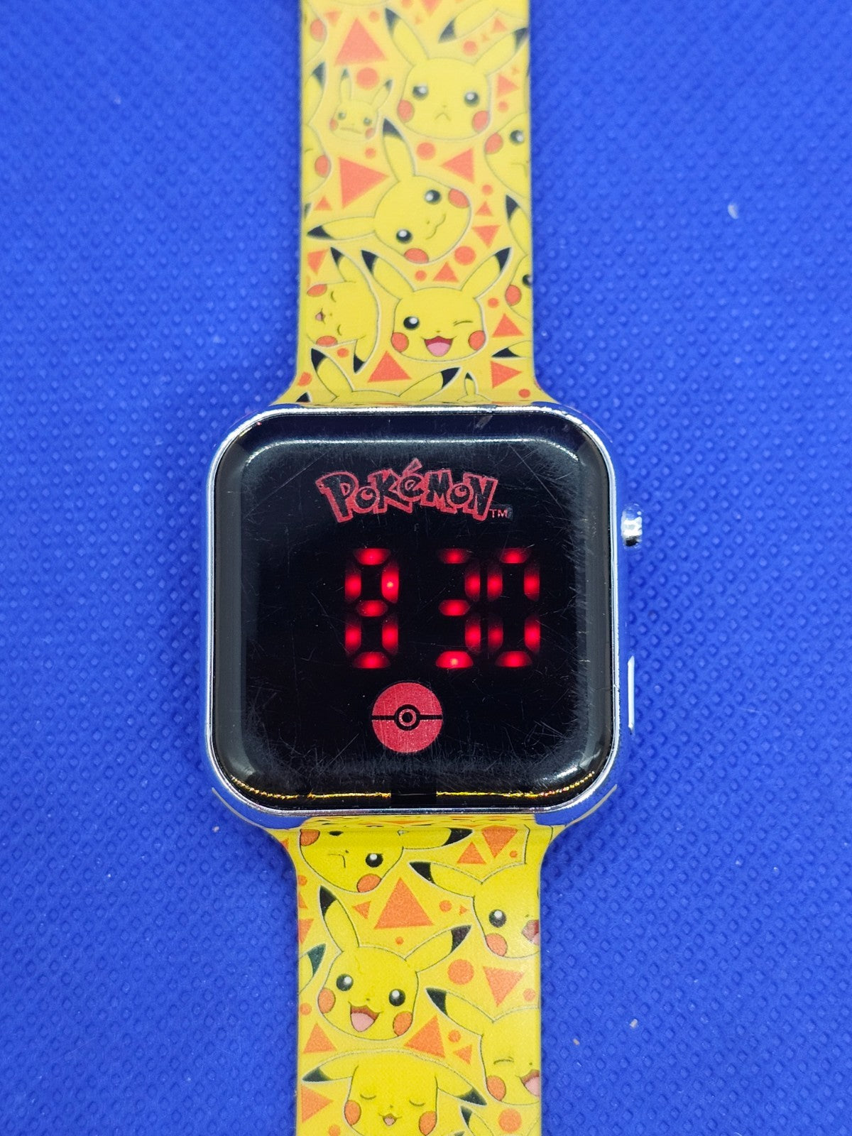 Montre LED Pokémon Pikachu Accutime 2023 Enfant Jaune Fonctionnelle1