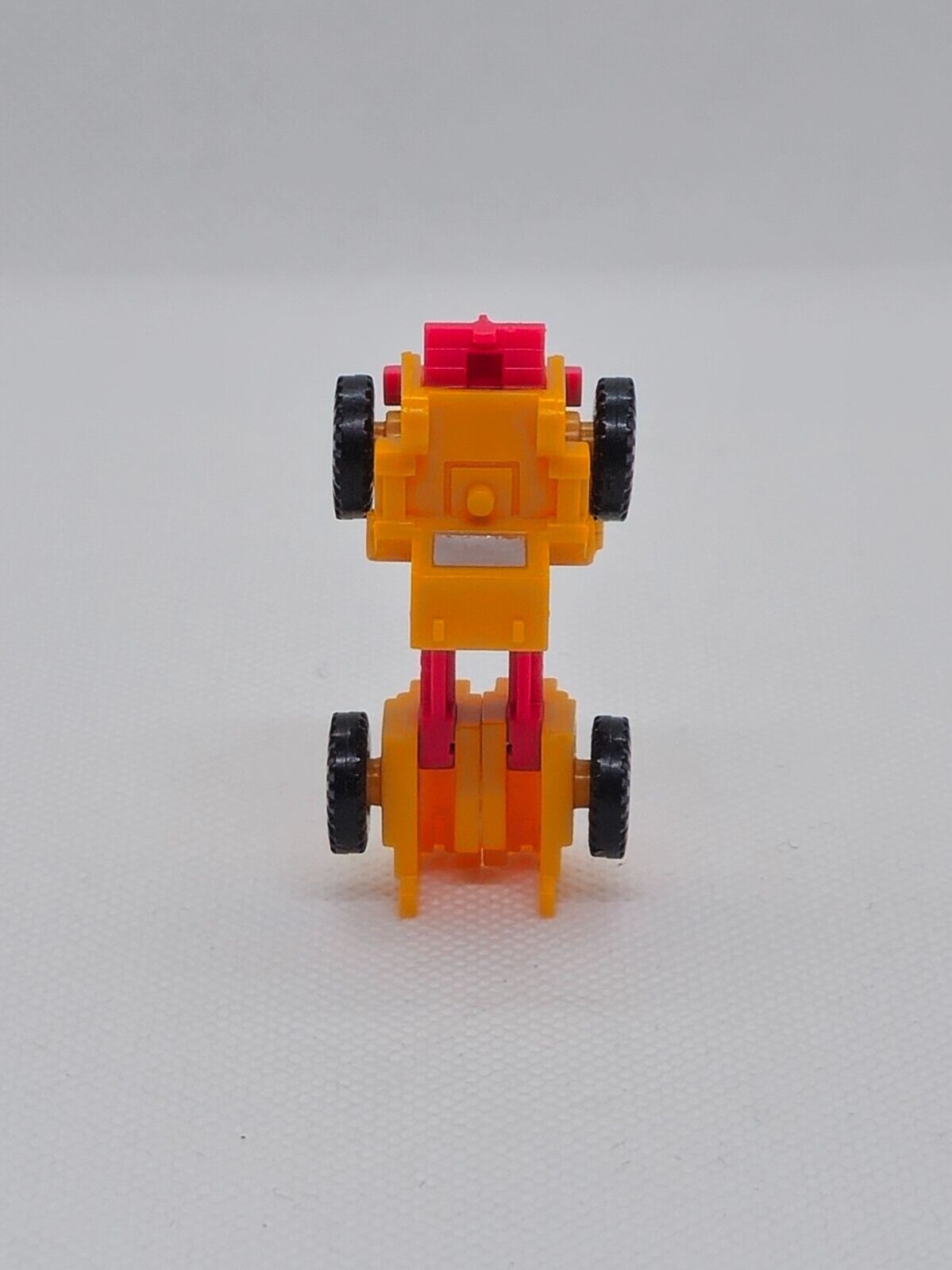 5561828