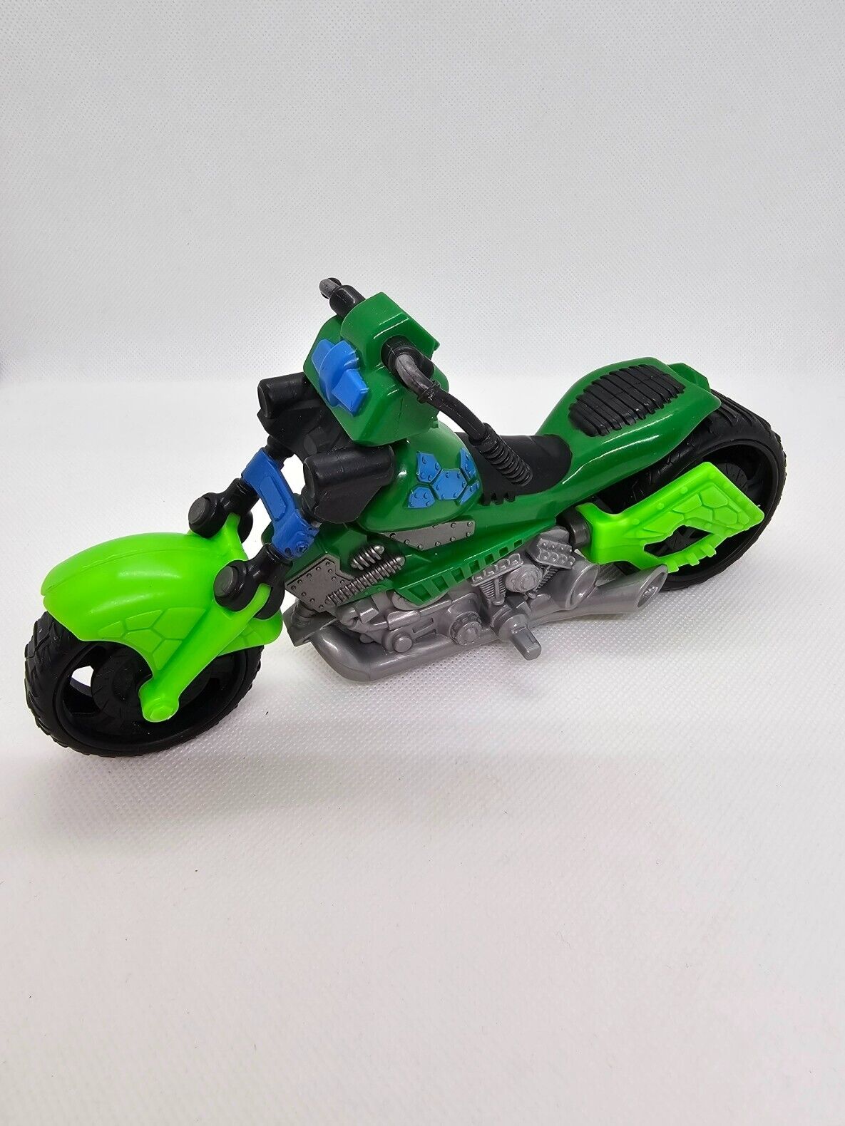 5561748