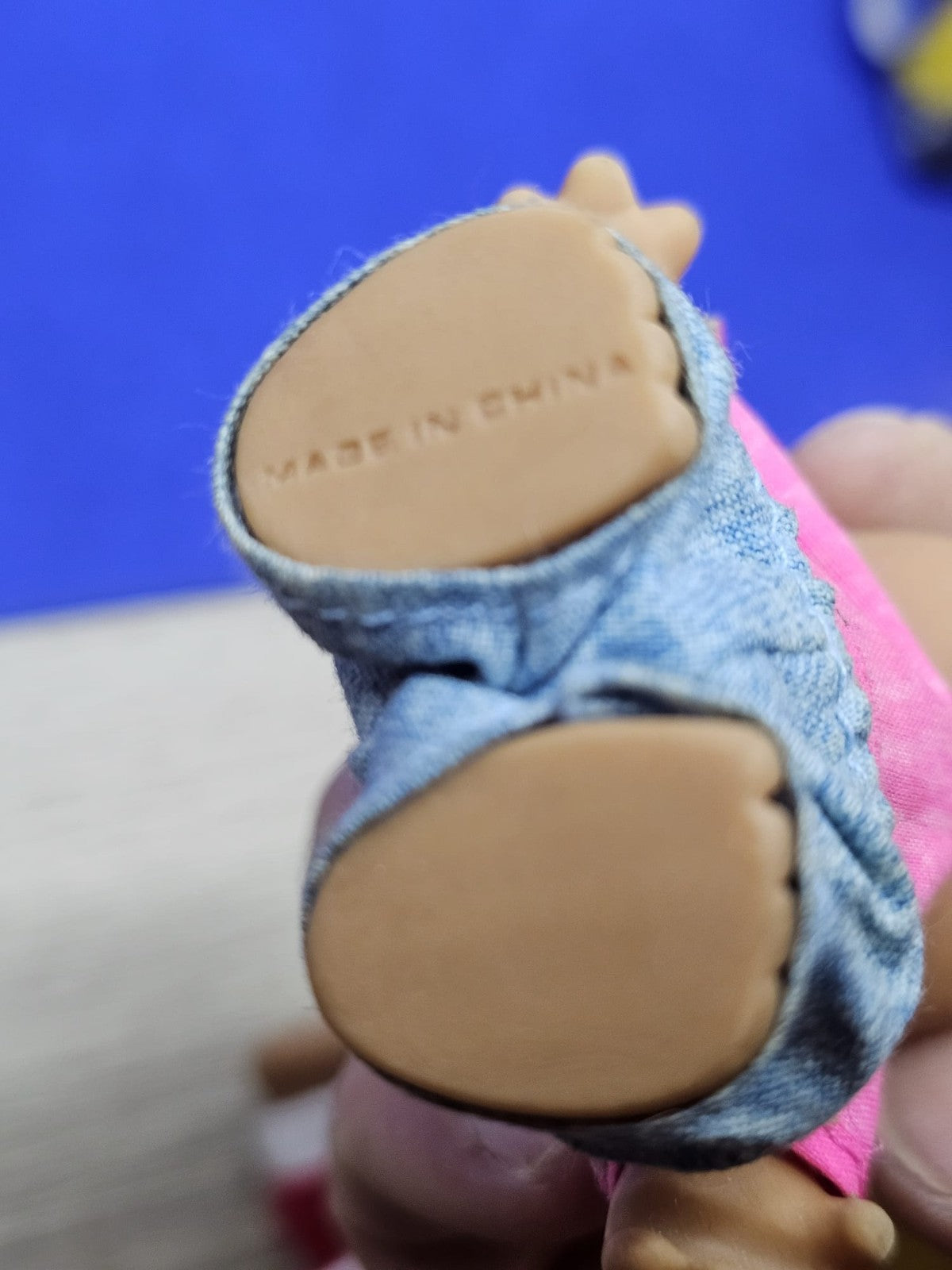 Poupée Troll Vintage Cheveux Jaunes Haut Rose Pantalon Bleu Années 19902