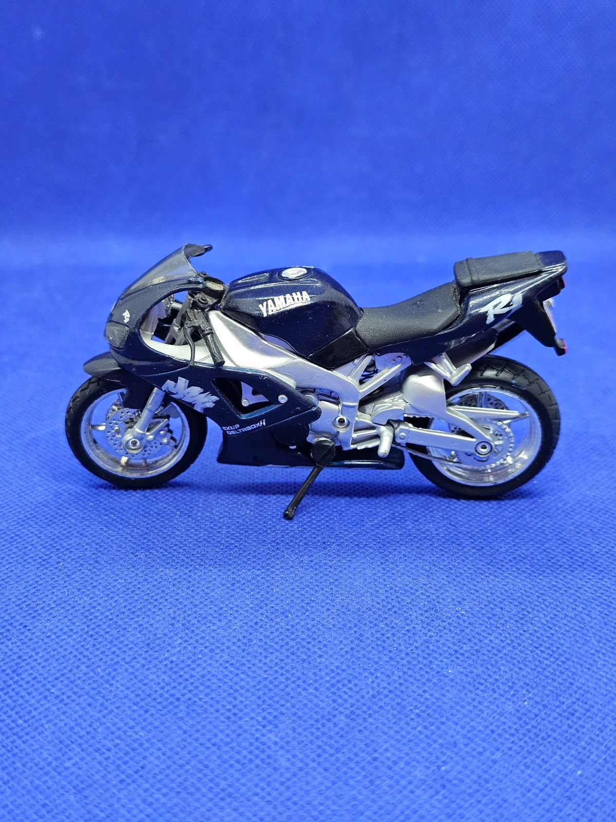 Maisto Yamaha YZF R1 118 Moto Miniature Bleu Métallisé Die Cast0