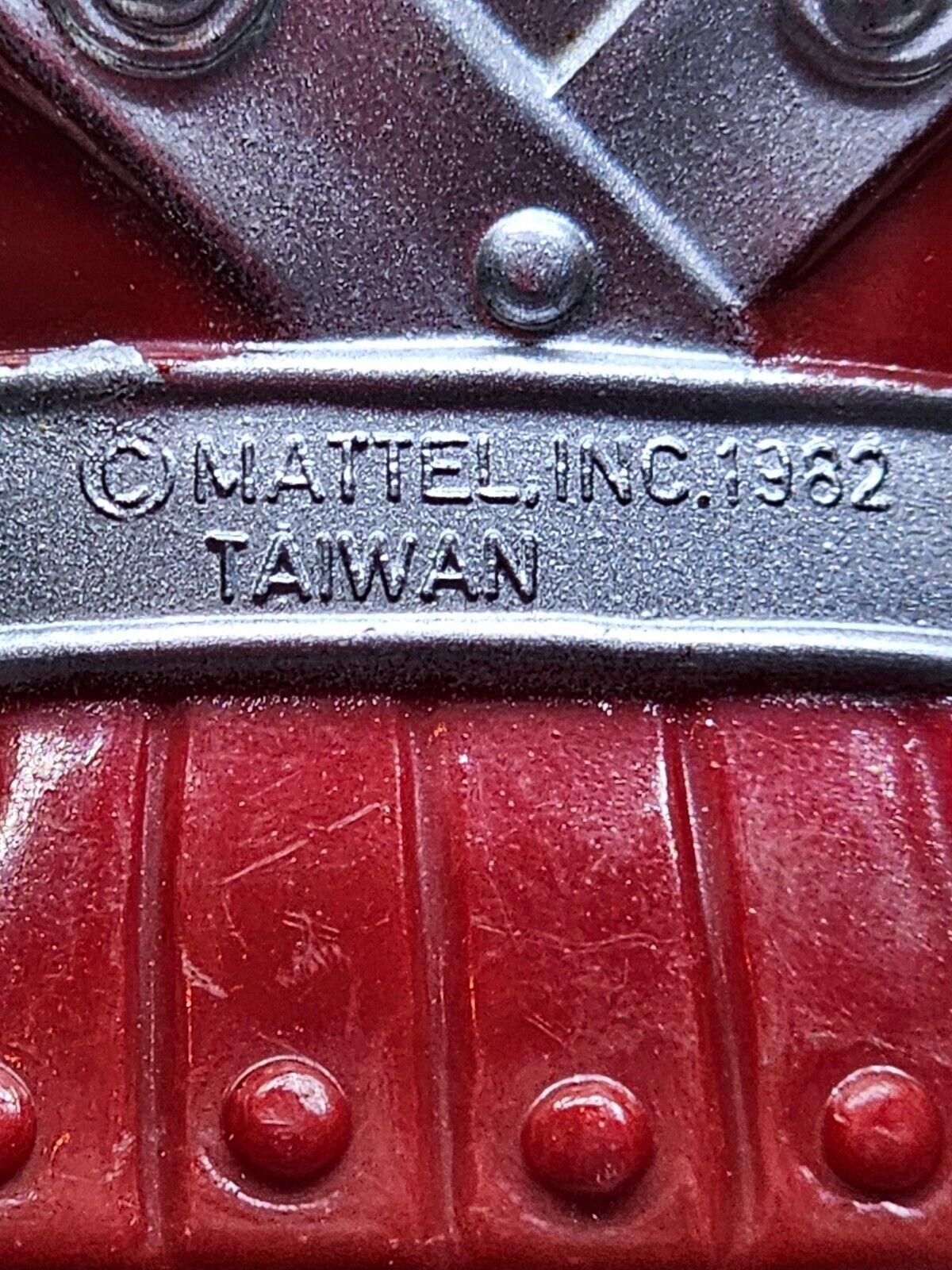 5561738