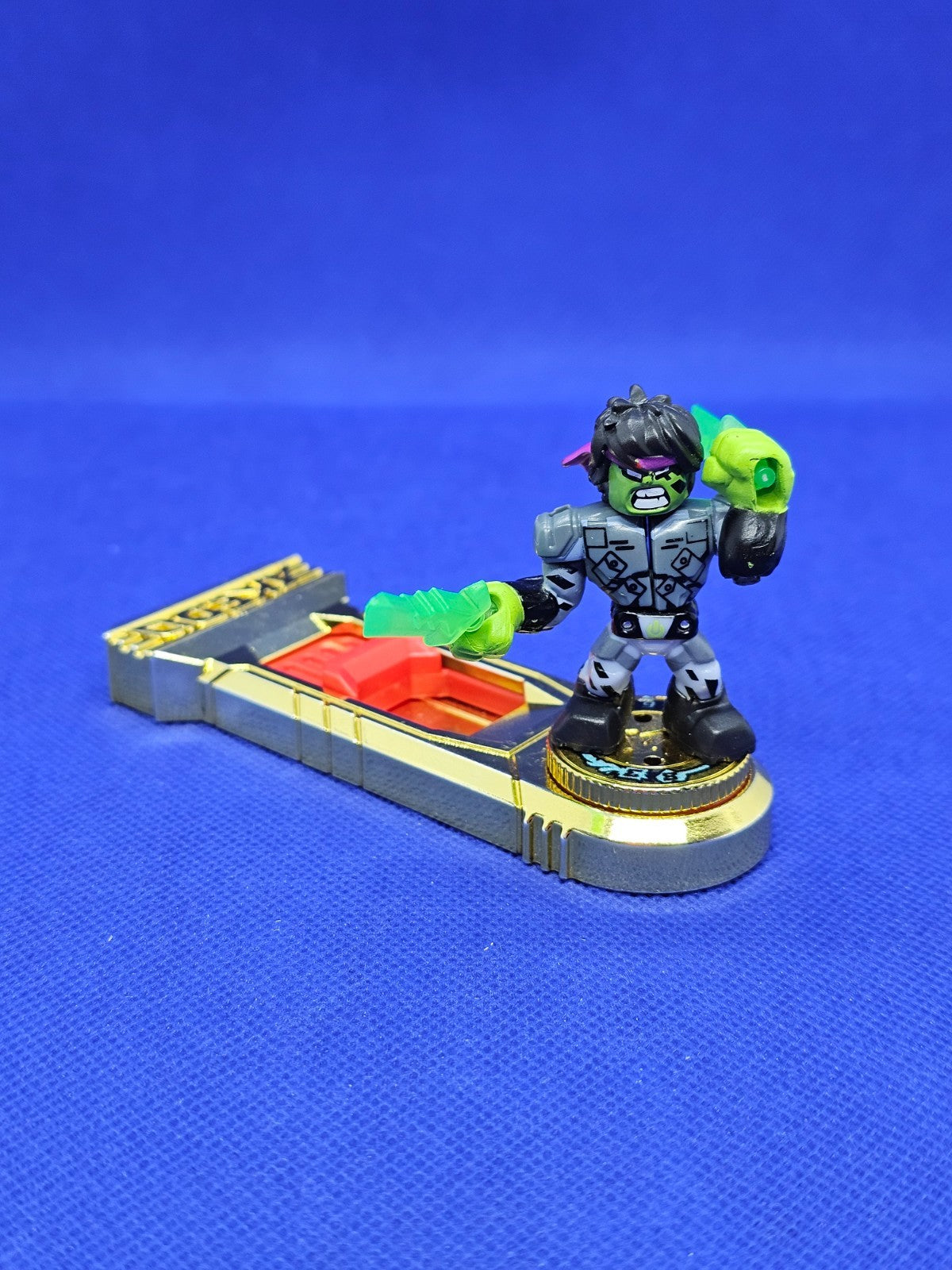 Glitchblade, Akedo Ultimate Arcade Warriors, Moose Toys, 2021, Manette Gold Bril0