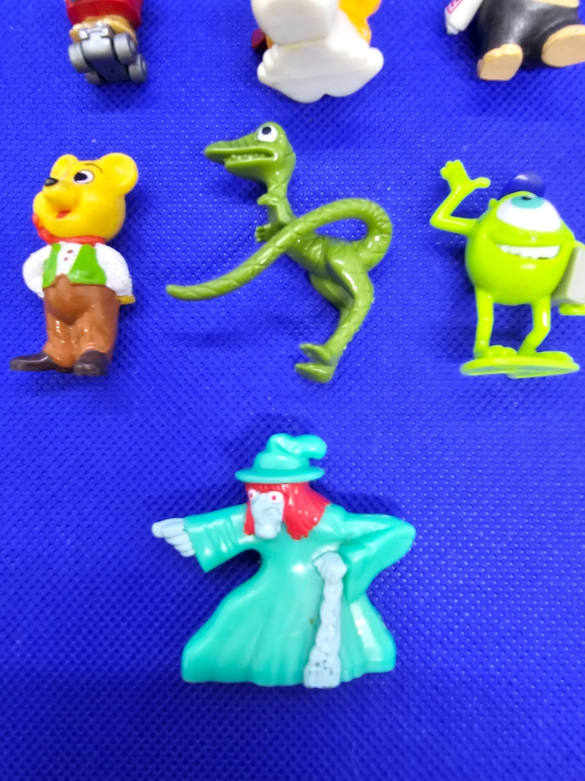 Lot de 16 mini figurines Kinder divers Hulk, dino, Mike Wazowski, animaux, carto2