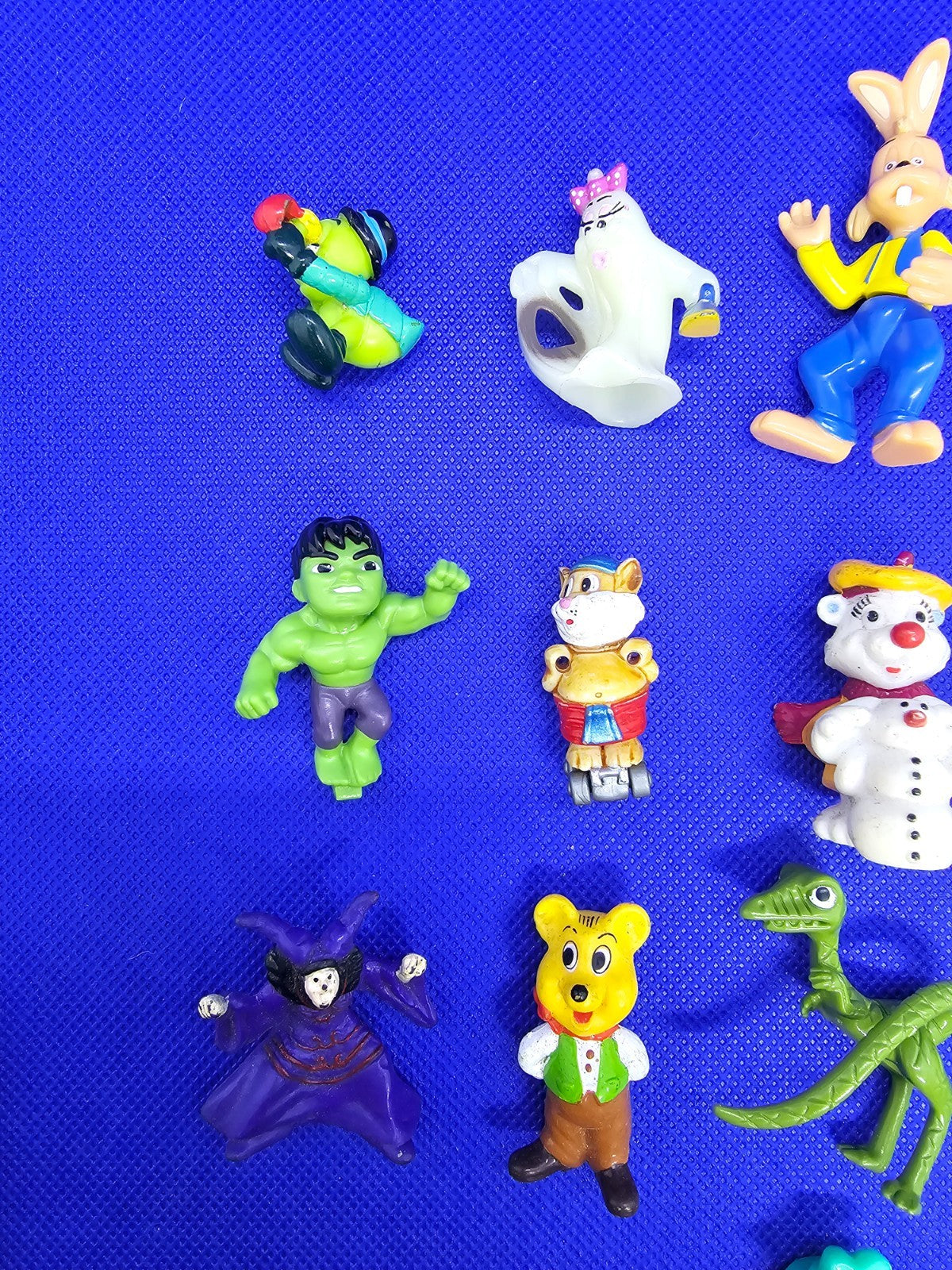 Lot de 16 mini figurines Kinder divers Hulk, dino, Mike Wazowski, animaux, carto3