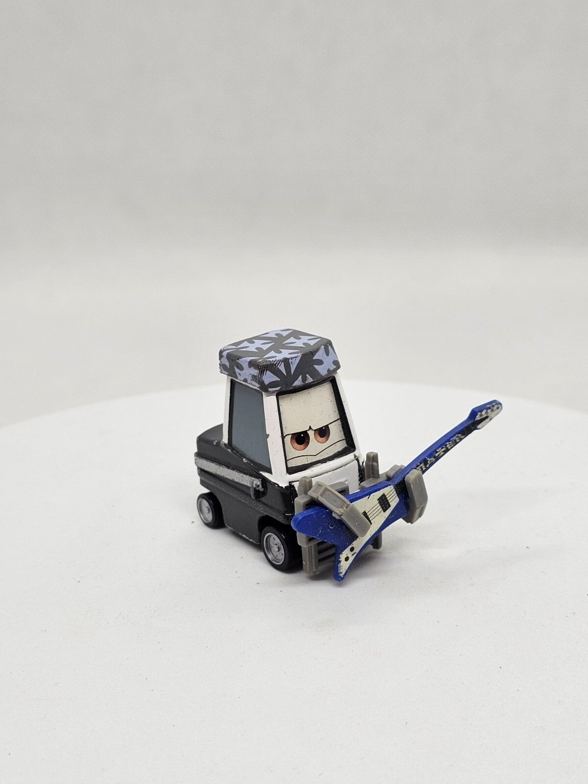 6761573