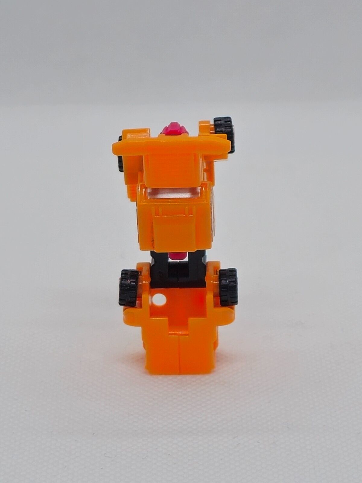 5561825