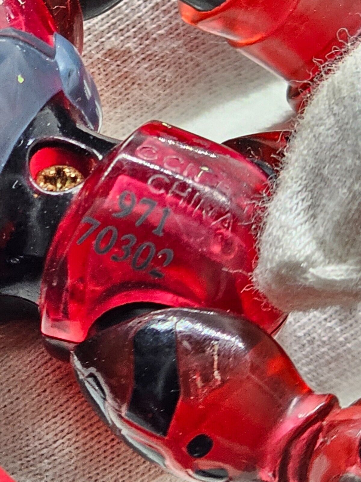 5561963