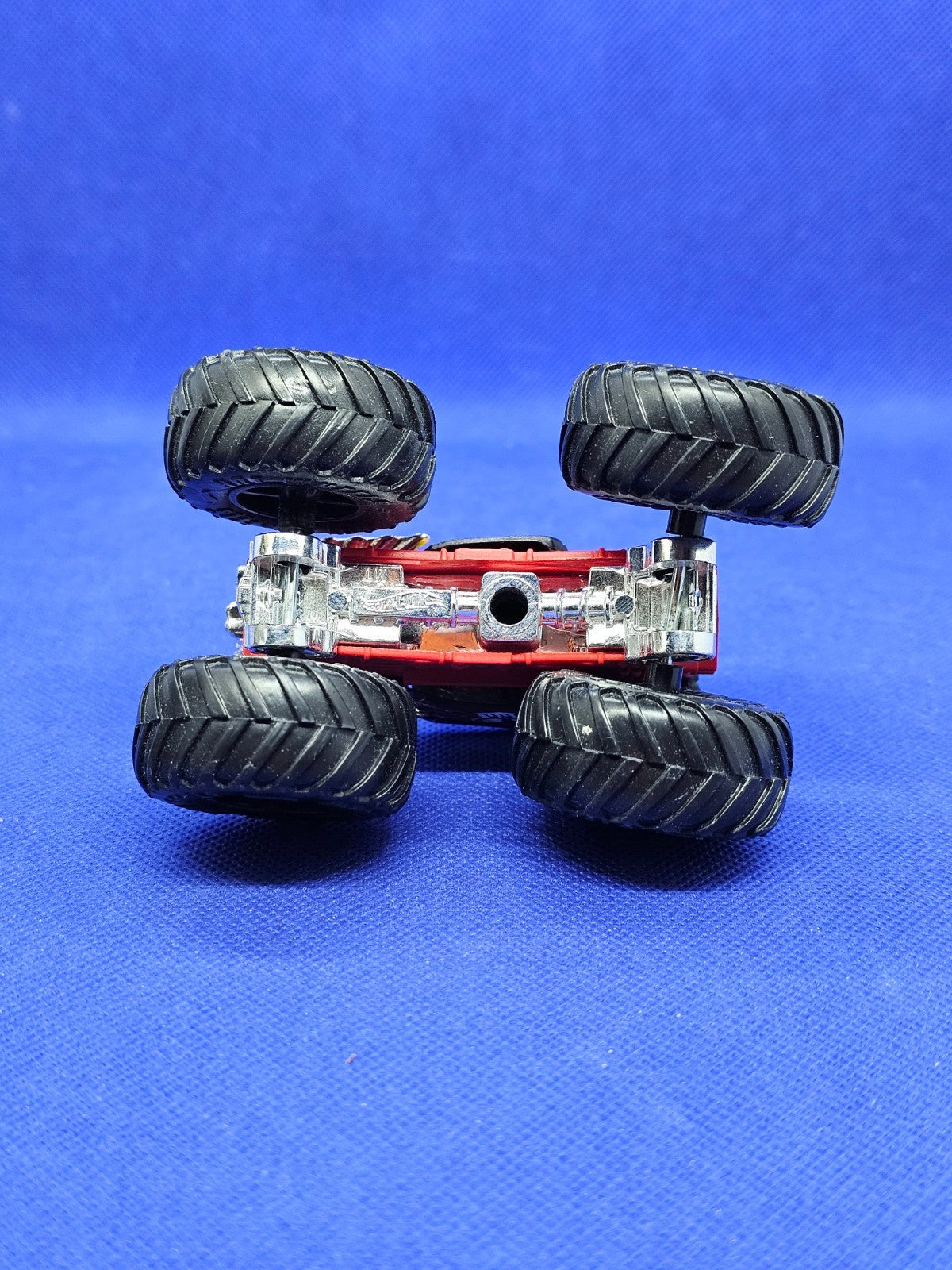 Bone Crusher Hot Wheels Monster Trucks Flames Skull Mattel 2018 164 9 cm2