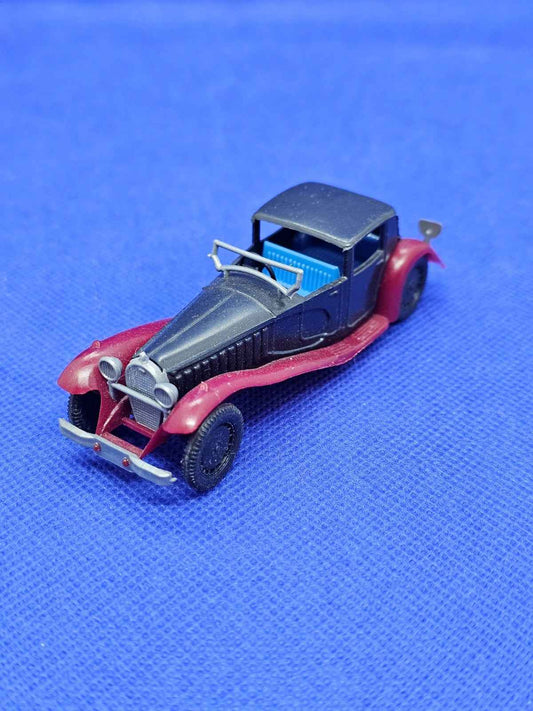 Bugatti 1930 Huilor voiture miniature publicitaire plastique à assembler 9 cm