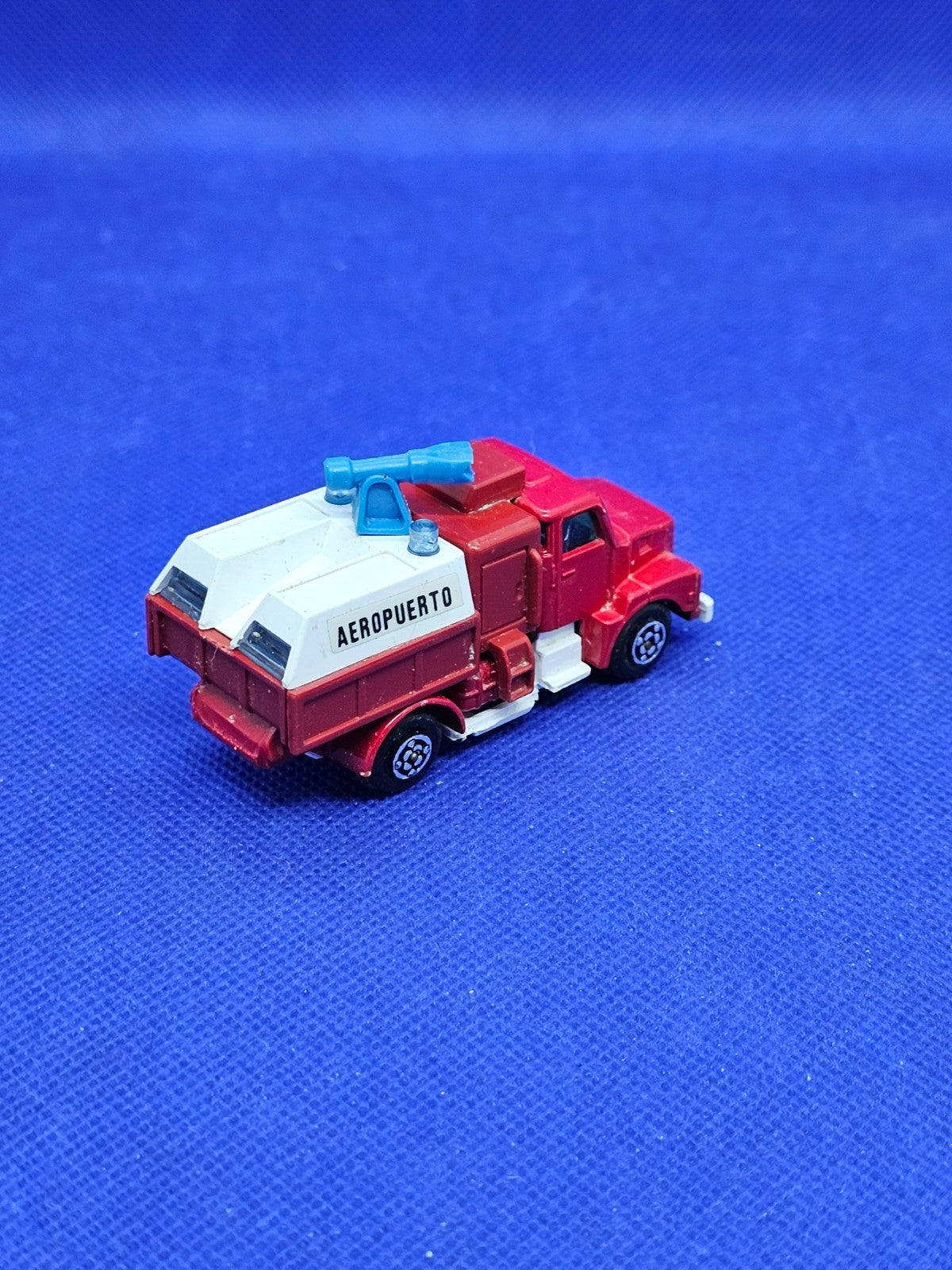 Camion Pompiers Aéroport Volvo Guisval Made in Spain vintage 7 cm1