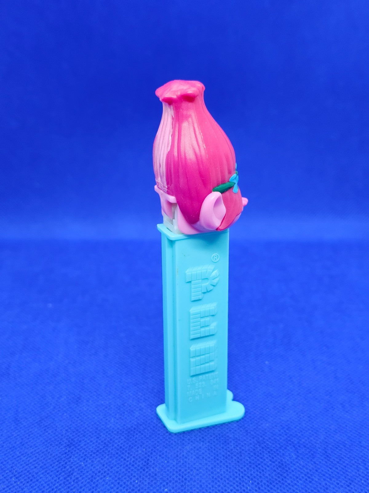 Distributeur PEZ Poppy Trolls DreamWorks Stem Bleu Clair1