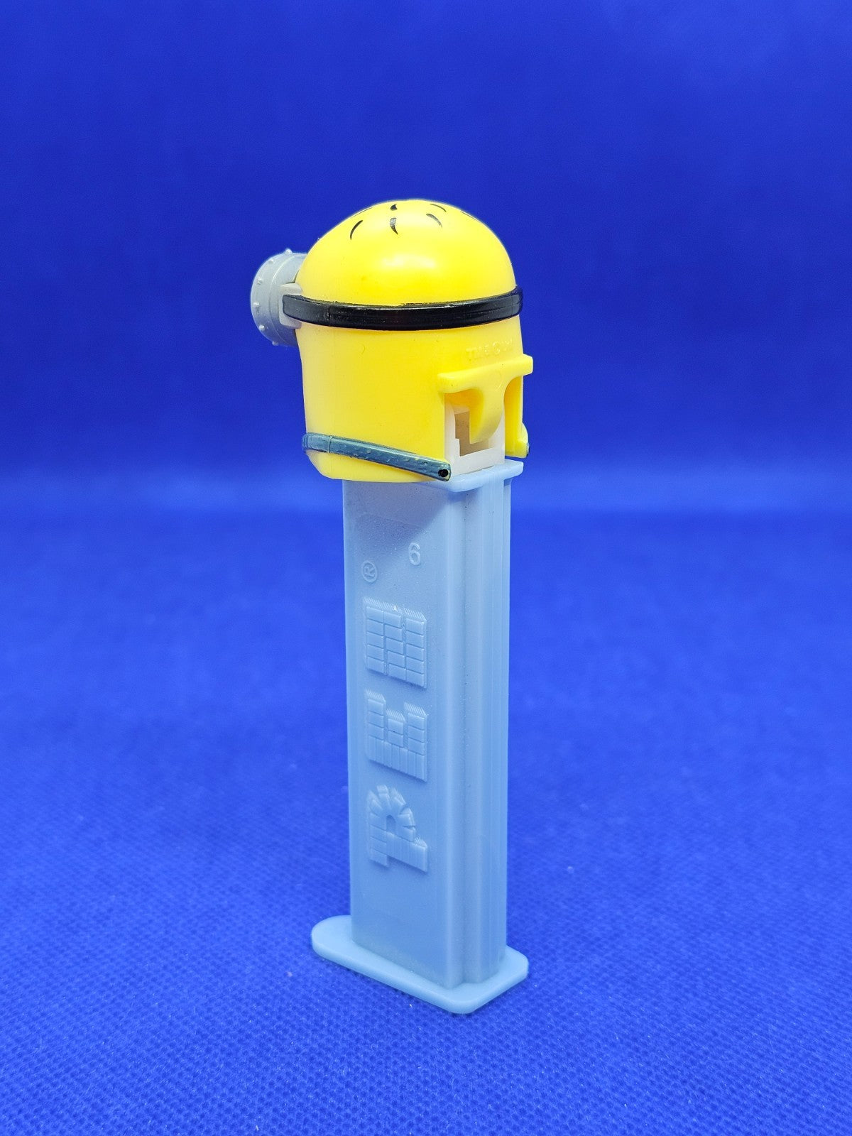Distributeur PEZ Minion Jerry Yeux Noirs Despicable Me PEZ 2015 11 cm1