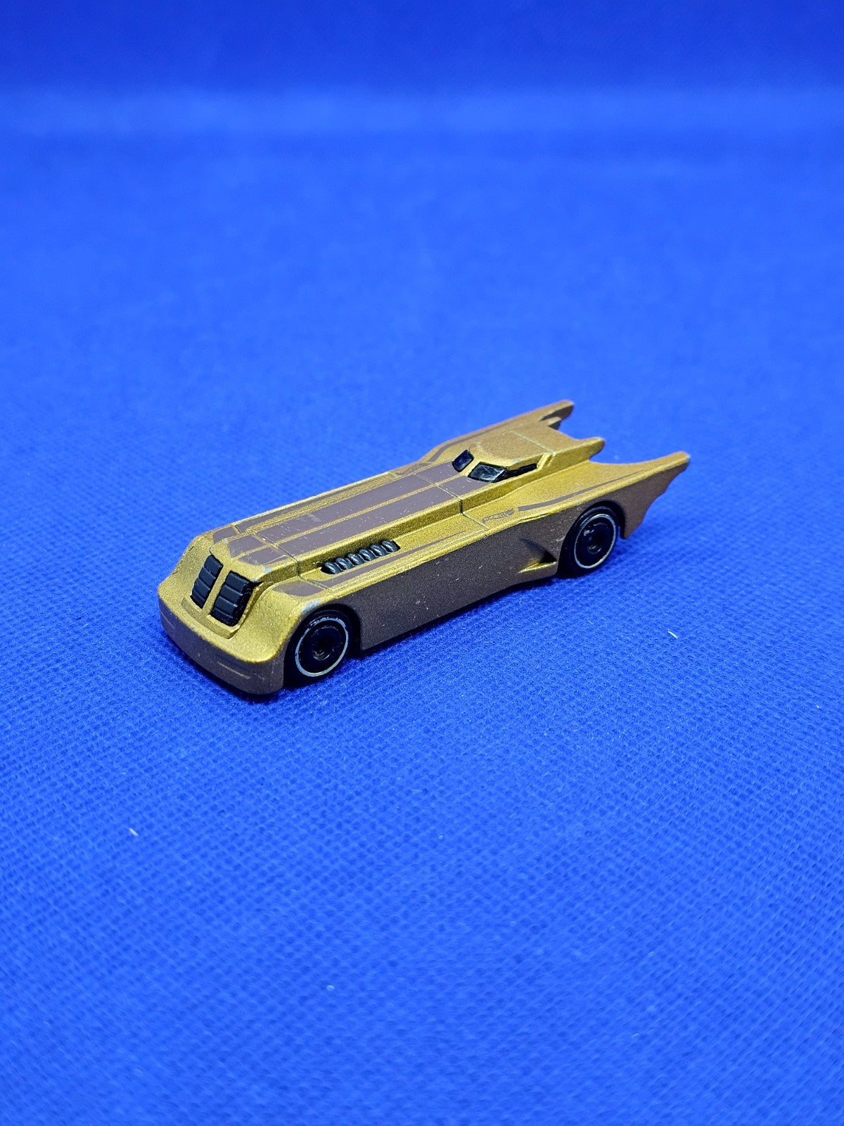 Batmobile Batman Animated Series Hot Wheels Mattel 2023 Dorée 8,5 cm0