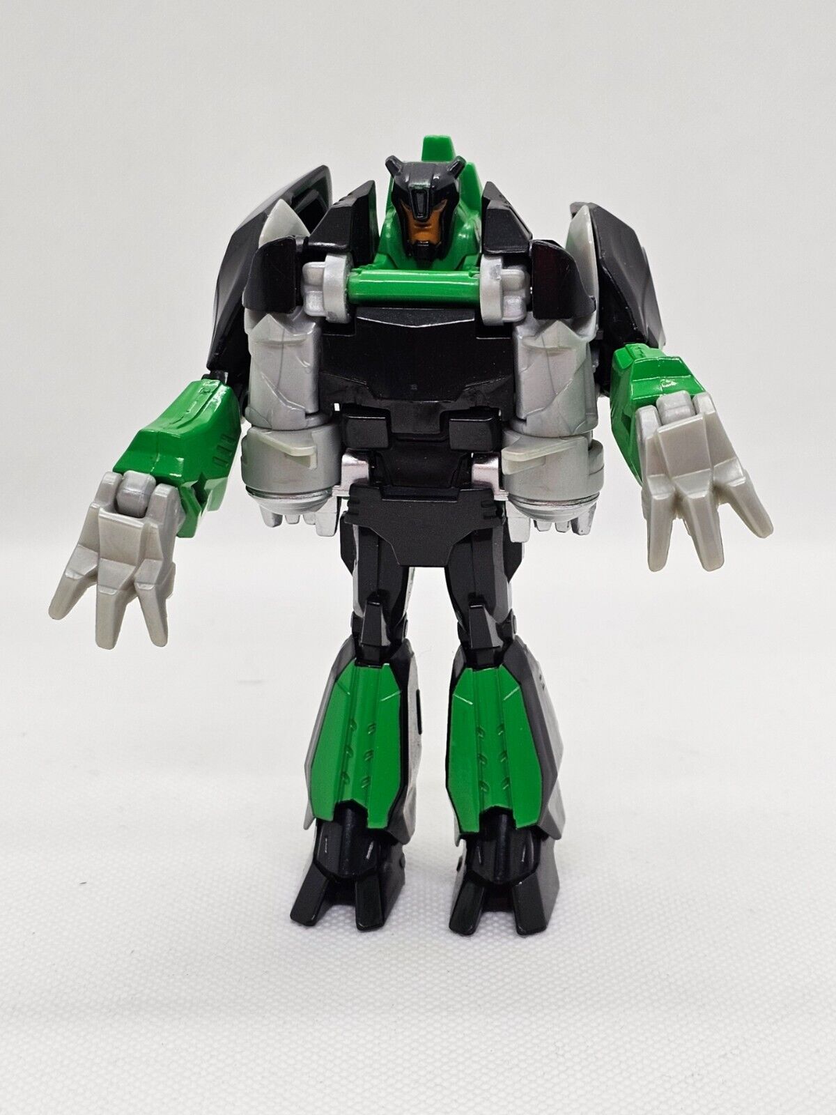 5561696