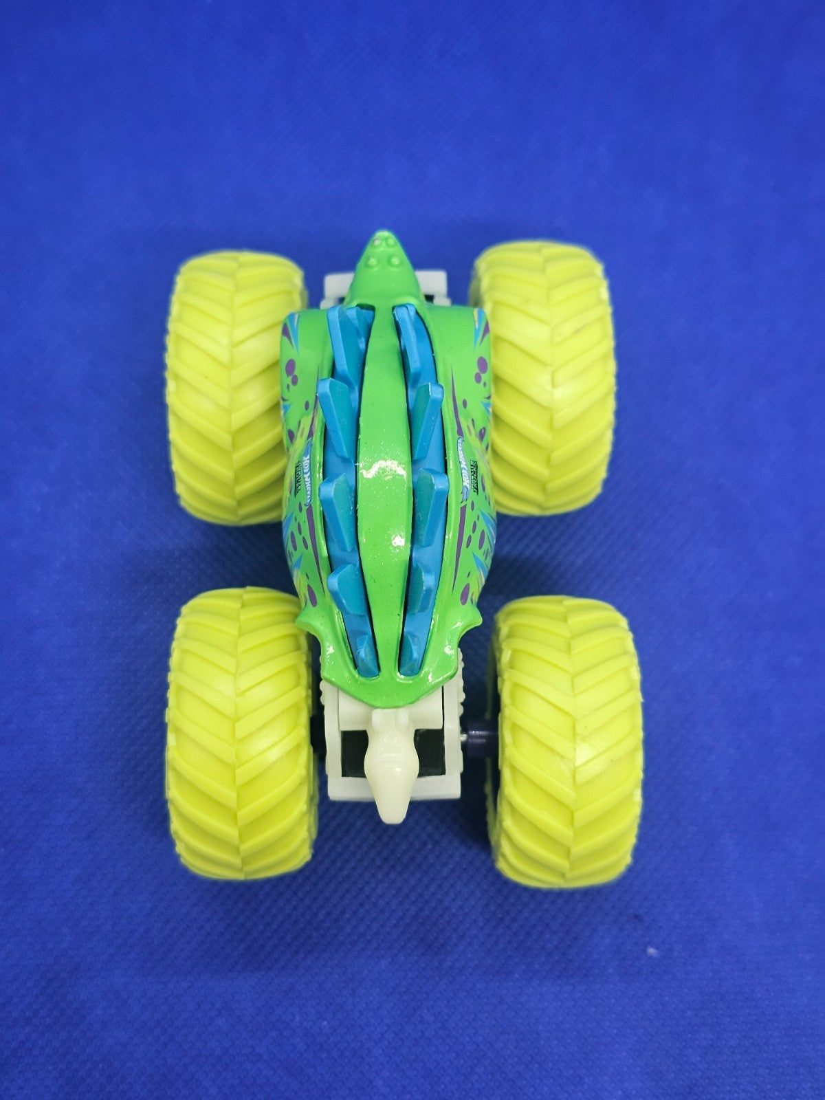 Hot Wheels Monster Trucks Motosaurus Glow In The Dark 164 Mattel 9 cm3