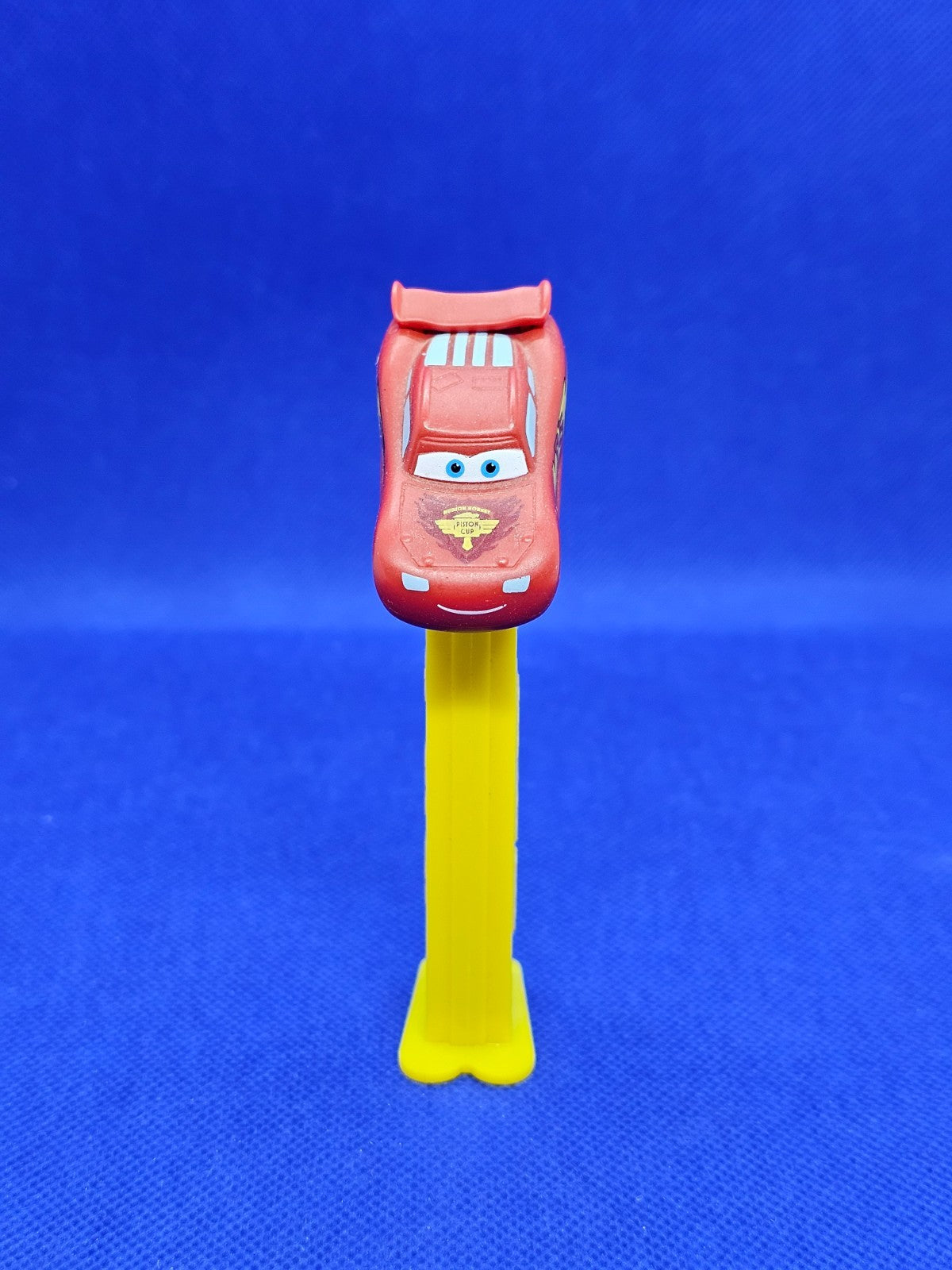 Distributeur PEZ Flash McQueen Cars Disney Pixar0