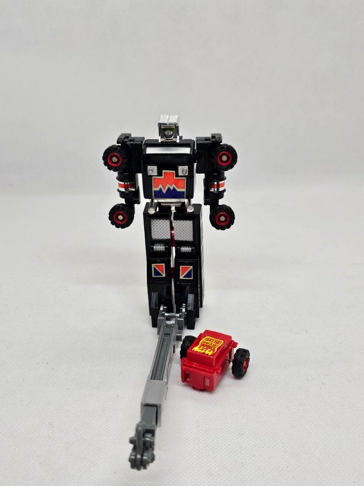 5880618