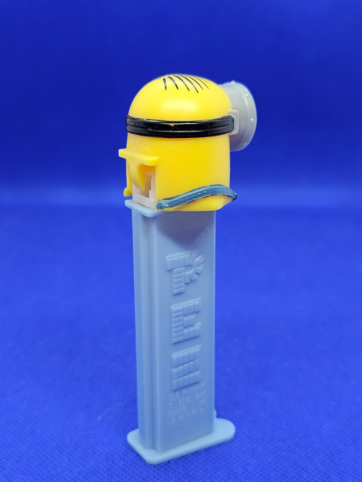 Distributeur PEZ Minion Stuart Œil Demi Fermé Despicable Me PEZ 2015 11 cm2