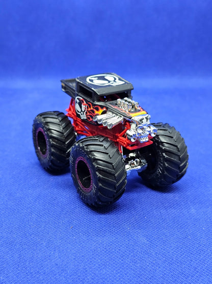 Bone Crusher Hot Wheels Monster Trucks Flames Skull Mattel 2018 164 9 cm0