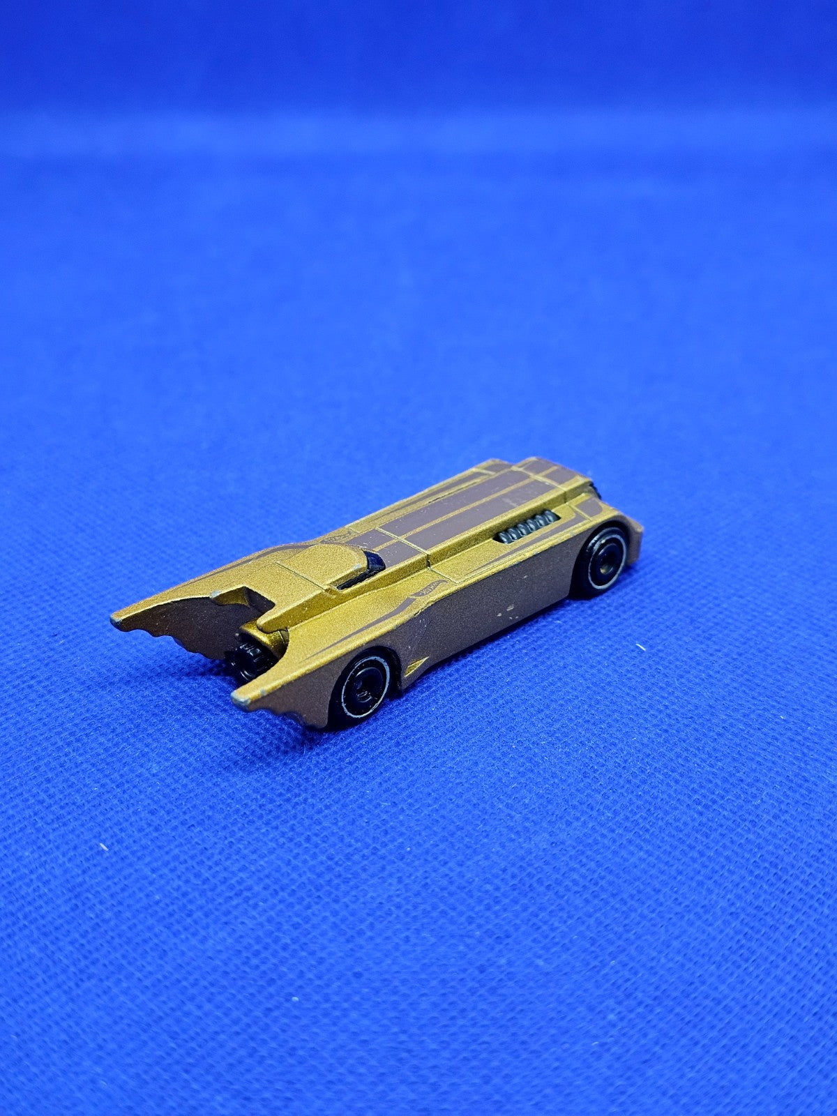 Batmobile Batman Animated Series Hot Wheels Mattel 2023 Dorée 8,5 cm1