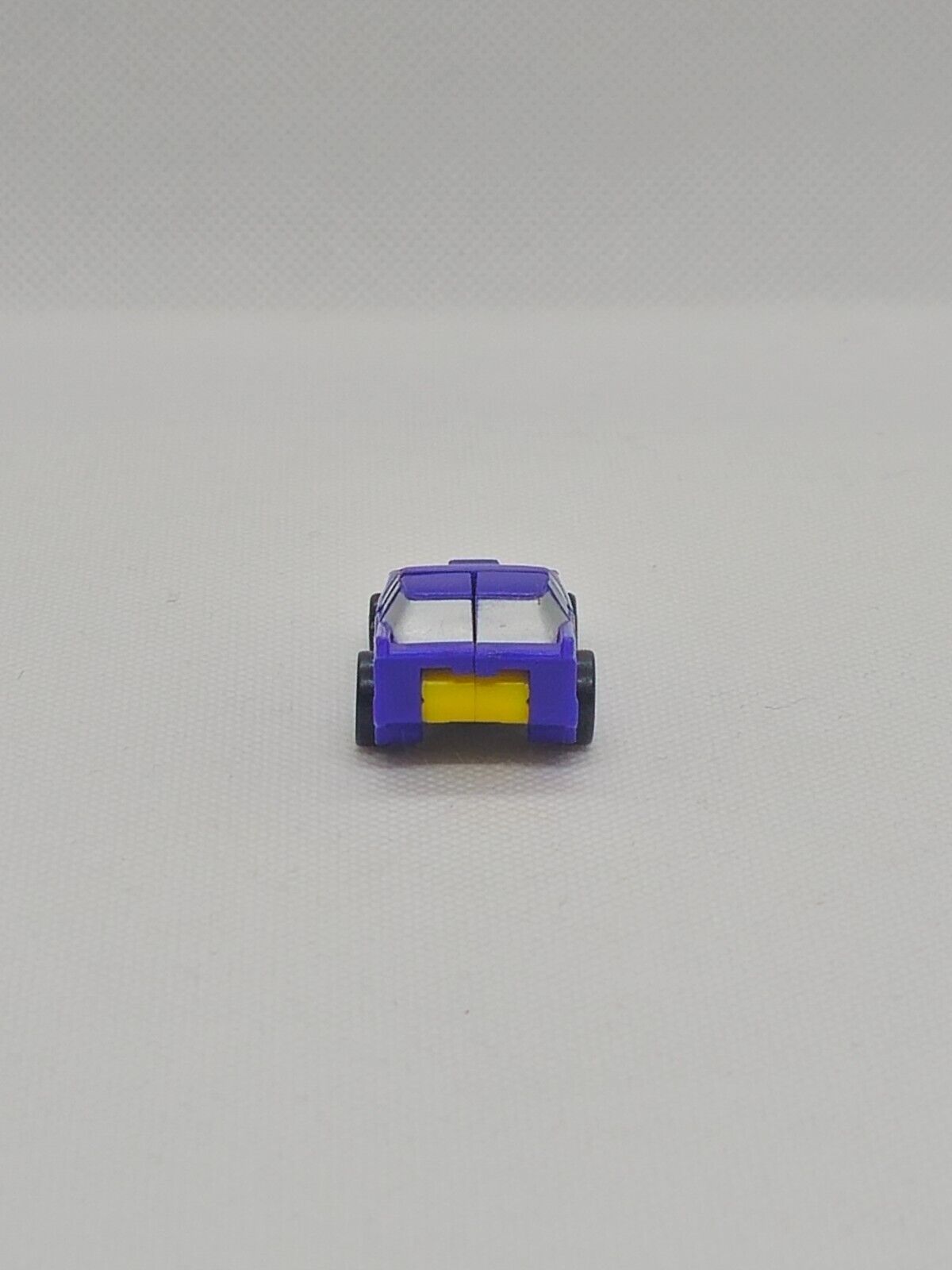 5561949