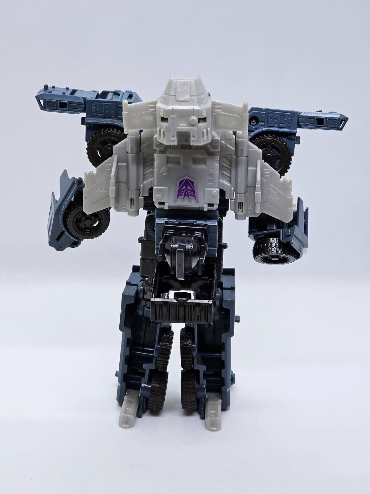 5561764