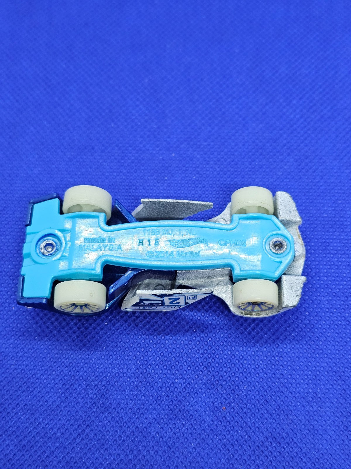 Hot Wheels Mattel 2014 Voiture Blanche et Bleue Epic Fast 2102