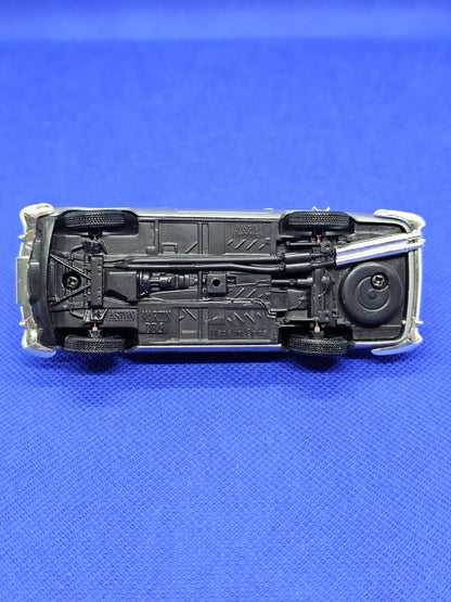 Aston Martin DB5 Thunderball James Bond 007 Universal Hobbies 143 Figurine6