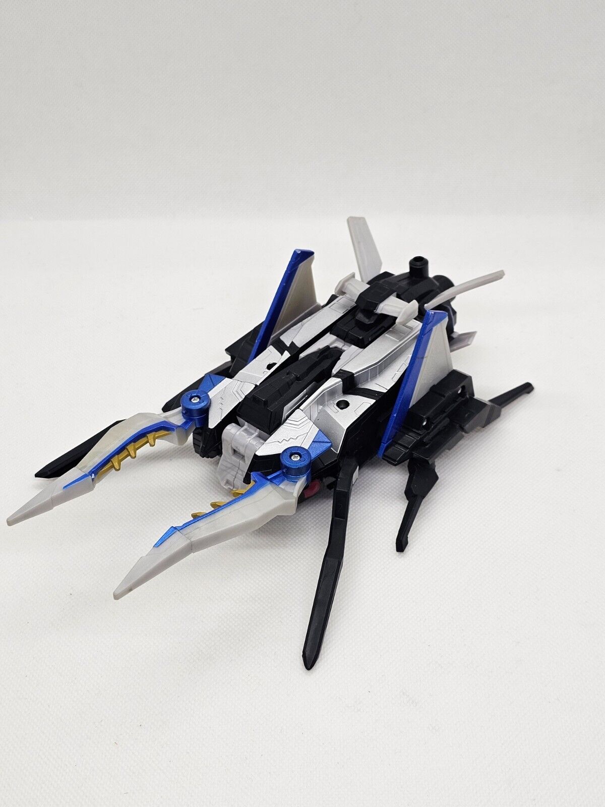 5561590