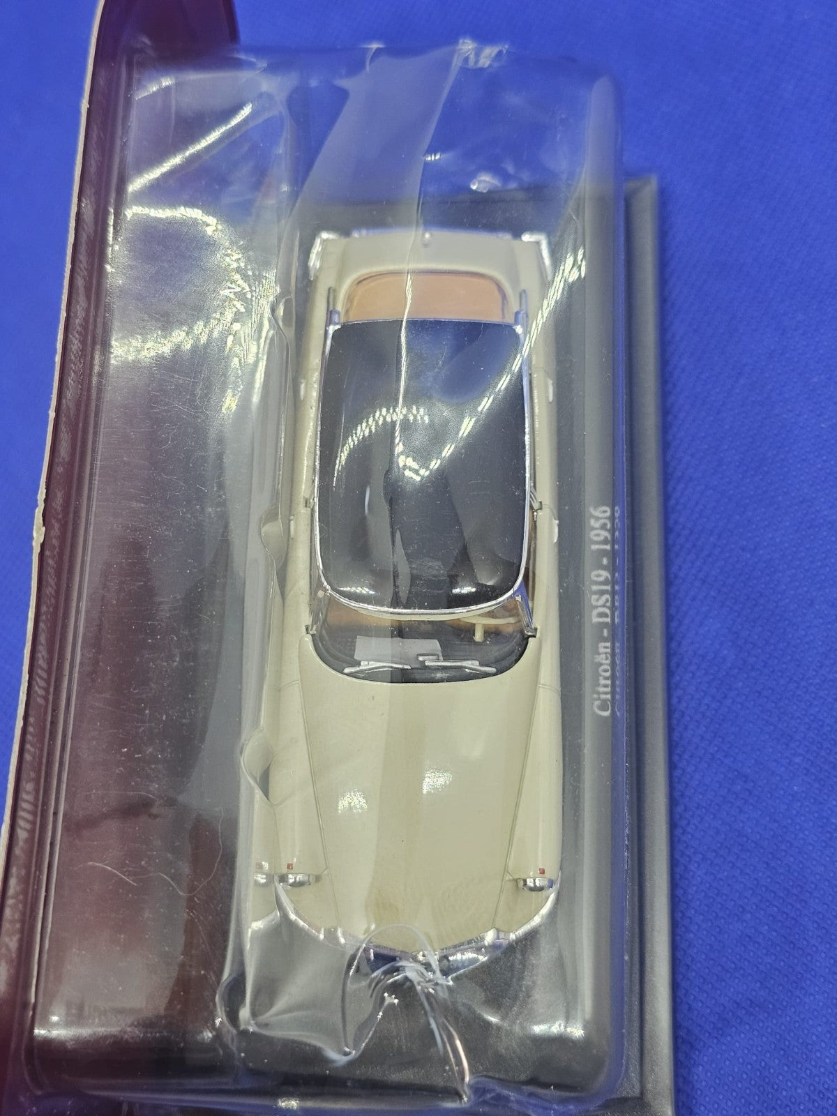 Citroën DS19 1956 143 Universal Hobbies Miniature Beige Toit Noir2