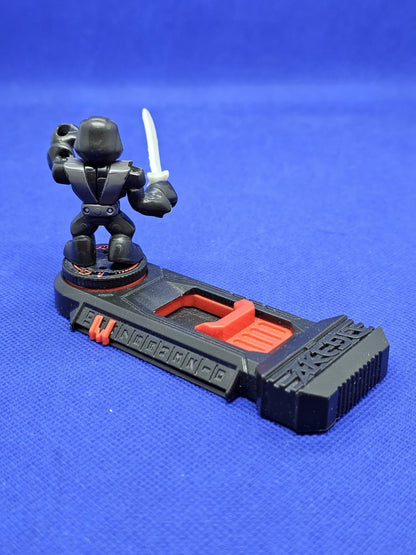 Nightblade Akedo Série 1 Classic Moose Toys 2021 avec contrôleur2