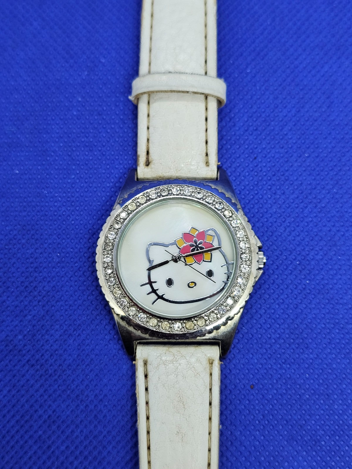 Montre Hello Kitty Sanrio 2008 ZR24274 Bracelet Blanc Strass Vintage1