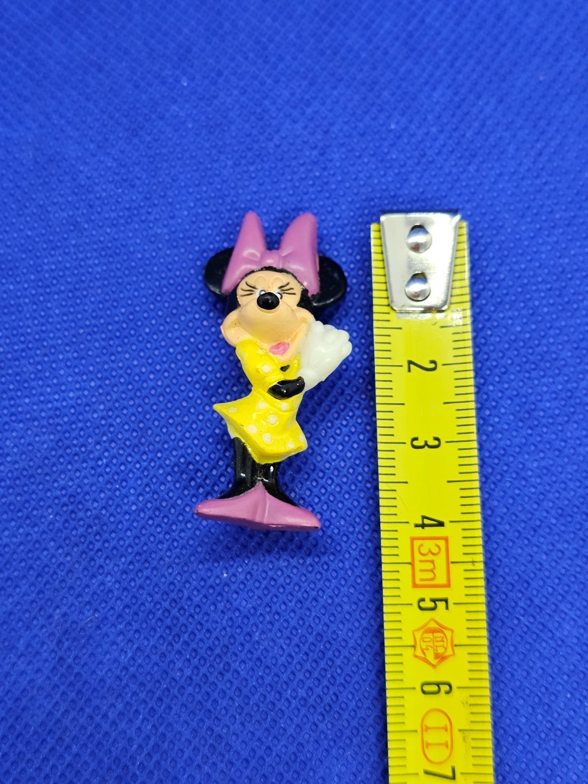 Figurine Minnie Mouse Disney Jaune – Miniature Vintage – 1990s – 4 cm3
