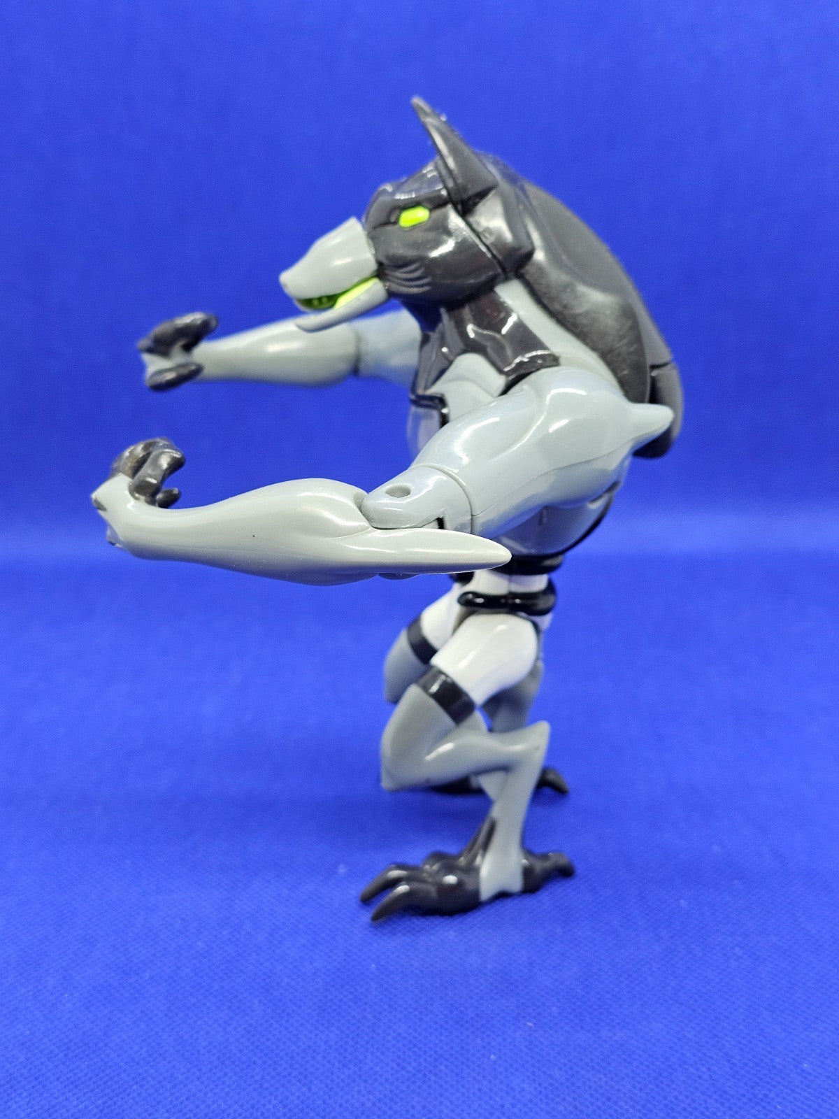 Benwolf Ben 10 Alien Heroes, Bandai, 2006, figurine cassée1