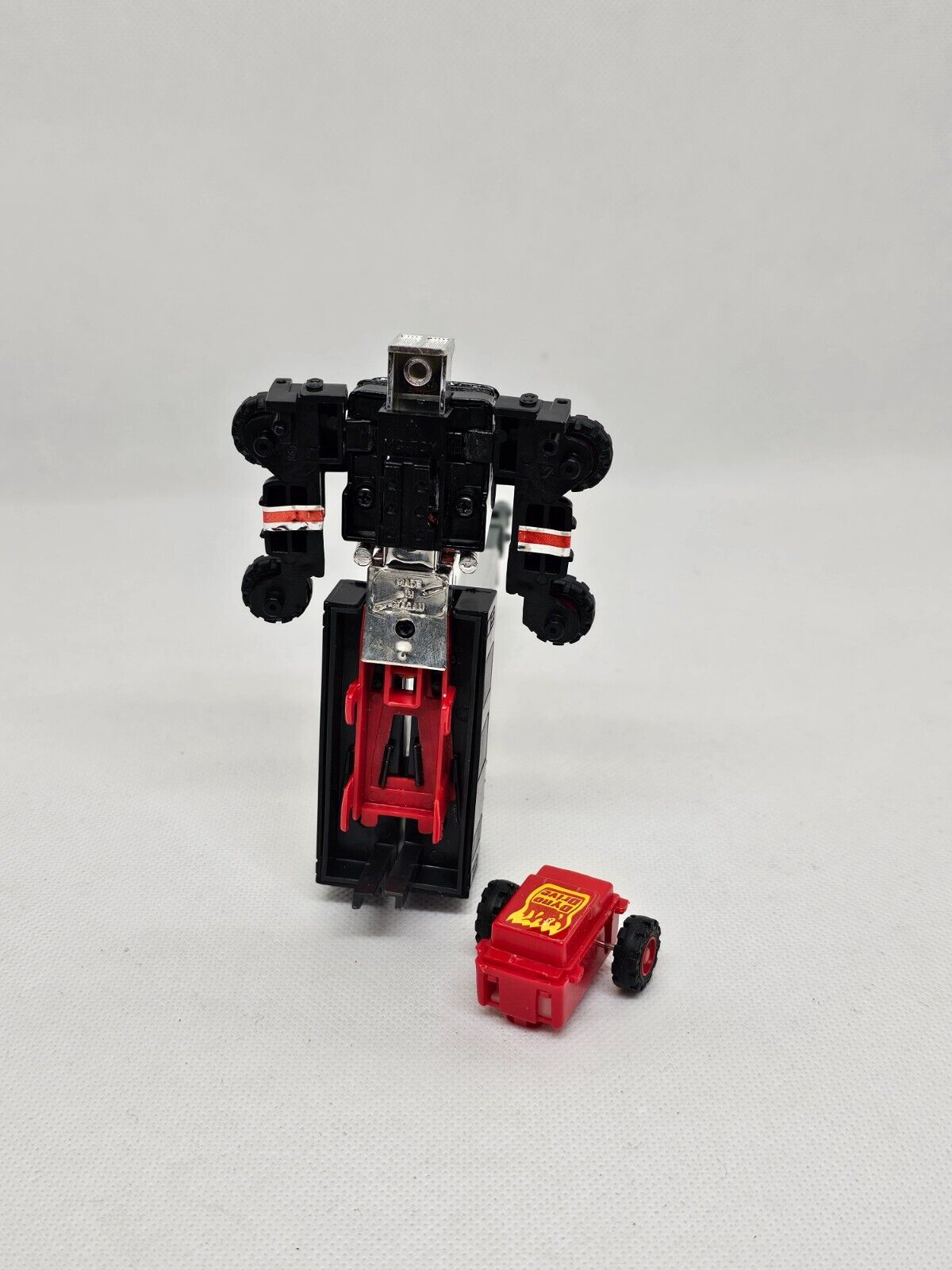 5880618